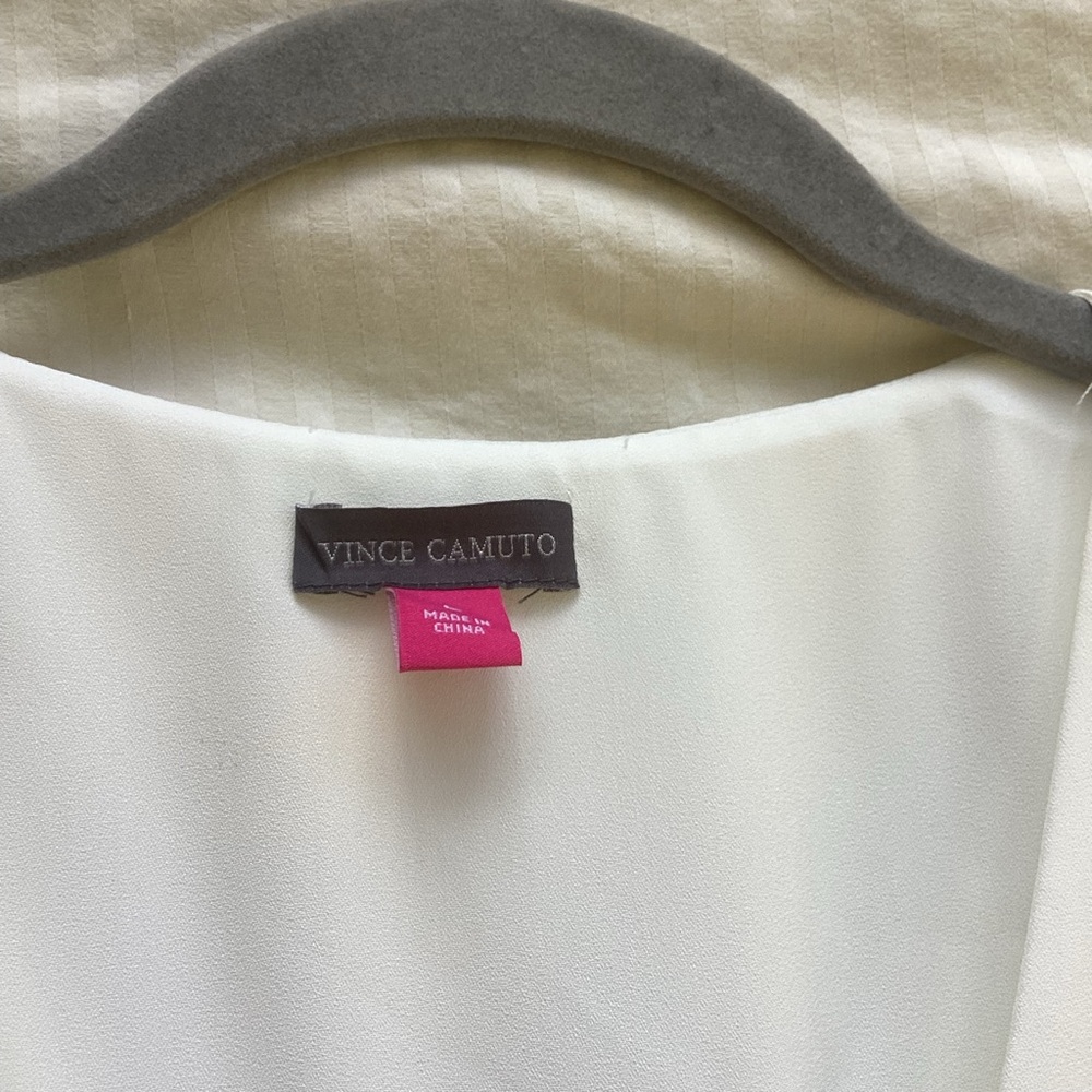 Vince Camuto NWT White V-Neck Ruffle Sleeve Blouse, size large - Picture 4 of 11